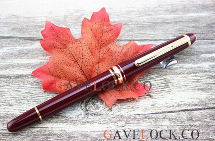 Knockoff Mont blanc 164 Meisterstuck Red Gold Clip Rollerball Pen Knockoff Mont blanc 164 Meisterstuck Red Gold Clip Rollerball Pen